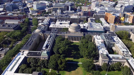 Massachusetts-Institute-Of-Technology-In-Cambridge,-Massachusetts---Parallaxenansicht-Aus-Der-Luft