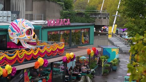 Wahaca-near-Waterloo-Bridge-with-skull-for-Day-of-the-Dead,-London,-United-Kingdom