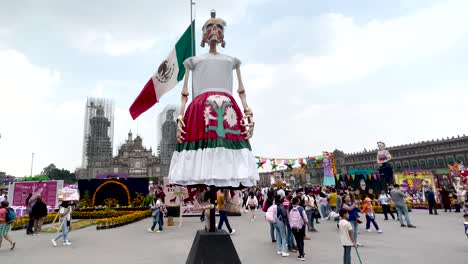 Schuss-Der-Traditionellen-Catrina-Uin-Vor-Der-Kathedrale-Von-Mexiko-stadt