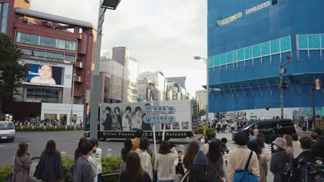 Harajuku-En-El-Centro-De-Tokio,-Multitud-De-Japoneses-En-Las-Calles