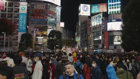 Halloween-Street-Party-in-Shibuya,-Tokyo