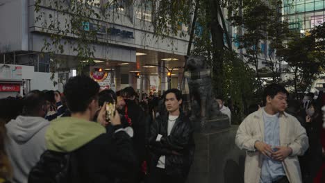 Halloween-In-Shibuya,-Menschenmassen-In-Hachiko-Existieren