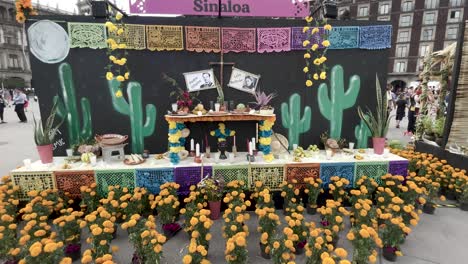 Toma-De-Ofrenda-De-Dia-De-Muertos-Dedicada-Al-Estado-Mexicano-De-Sinaloa-En-El-Zócalo