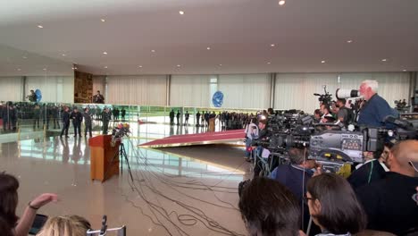 Press-waiting-for-bolsonaro-for-his-first-speech-after-losing-the-elections