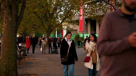 Caminando-Por-Southbank,-Londres,-Reino-Unido.