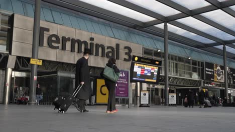 6th-November-2022---Terminal-3-Departures-Entrance-At-Heathrow-Airport-With-People-Walking-Past