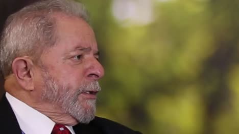 Luis-Inácio-Lula-Da-Silva,-Presidente-Brasileño,-Se-Prepara-Para-Una-Entrevista-De-Prensa-En-Sao-Paulo