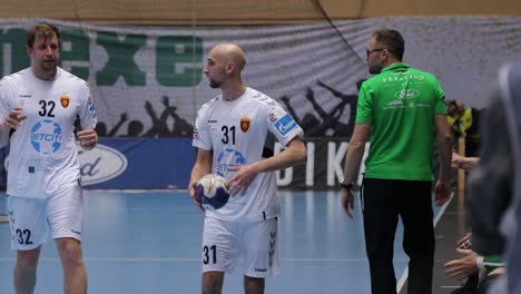 Partido-De-Balonmano,-Hombre,-Seha,-Europa,-El-Entrenador-Horvat-Aconseja-A-Los-Jugadores