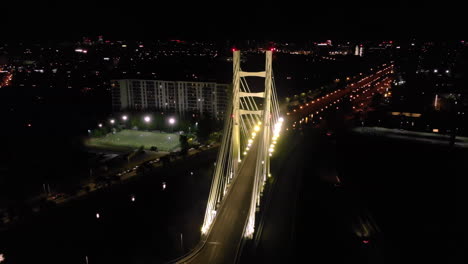 Vista-Aérea-Del-Puente-Colgante-Del-Puente-Ciurel-Por-La-Noche,-Bucarest,-Rumania