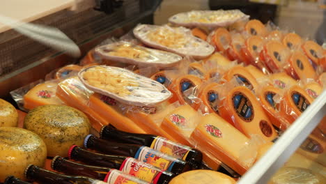 Bottled-Beers-and-Dutch-Cheese-Display-In-The-Store-At-De-Goudse-Waag-Museum-in-Gouda,-Netherlands