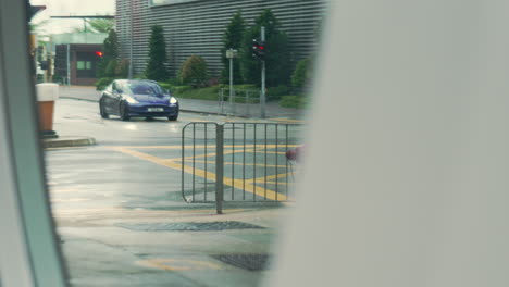 Cruces-De-Personas-Y-Autos-En-La-Carretera-En-Hongkong