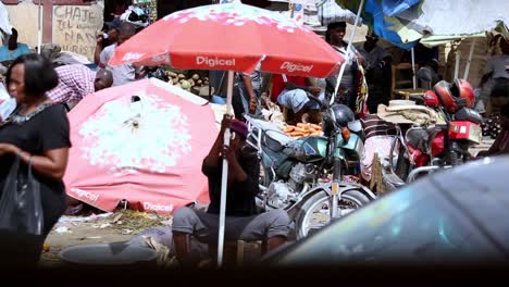 Locals-in-Street-market-in-Port-au-Prince,-Haiti,-view-from-car-window