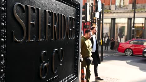 Cerca-De-Selfridges-And-Co,-Oxford-Street,-Londres,-Reino-Unido