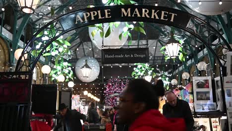 Close-up-view-of-the-Apple-Market-within-Covent-Garden-near-to-Christmas,-London,-United-Kingdom