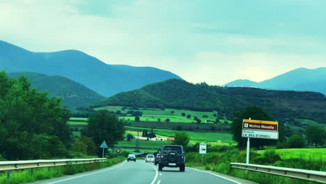 Schöne-Landschaft-Während-Der-Fahrt-In-Der-Bergregion-Von-Frankreich-Nach-österreich