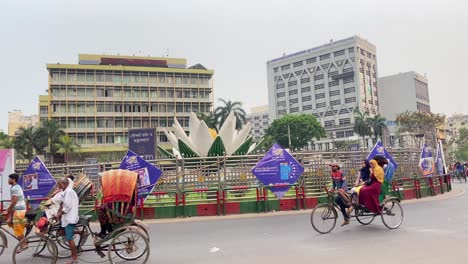 Pov-Geht-Rund-Um-Den-Shapla-platz-Im-Motijheel-Thana-bezirk,-Dhaka,-Bangladesch