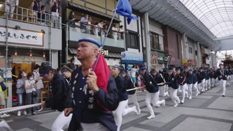 Kishiwada-Danjiri-Festival-Racing-Through-Town-at-Matsuri-Event