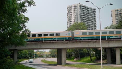 Vía-Férrea-Saliendo-De-La-Estación-De-Ottawa-Cruzando-Riverside-Drive