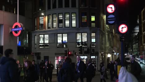 Walk-back-towards-London-Cannon-Street-on-the-Way-home-from-work,-United-Kingdom