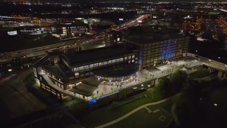 Vista-Aérea-Alrededor-De-La-Universidad-De-Houston-downtown,-Noche-En-Texas,-Estados-Unidos---órbita,-Disparo-De-Drones