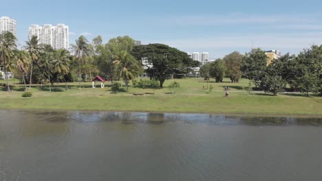 4k-En-Bicicleta-Por-El-Río-Kallang-Agradable