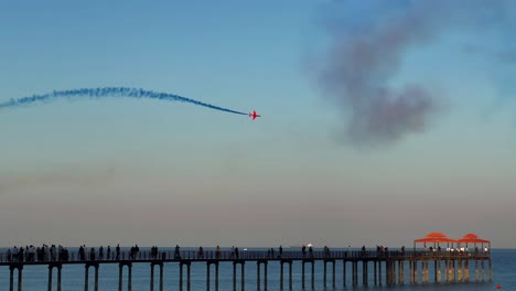 Drehung,-Die-Zu-Einer-Gegenüberliegenden-Messerschneide-Führt,-Die-Von-Raf-Red-Arrows-In-Kuwait-Ausgeführt-Wird