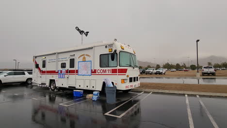 Caravana-De-Policías-Durante-El-Incidente-Del-Incendio-De-Fairview-En-Hemet,-California