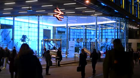 Fiebre-De-La-Tarde-Hacia-Cannon-Street,-Londres,-Reino-Unido