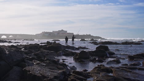 Fischerfischen-Vor-Der-Insel-Sidi-Abderrahman-In-Casablanca-Marokko