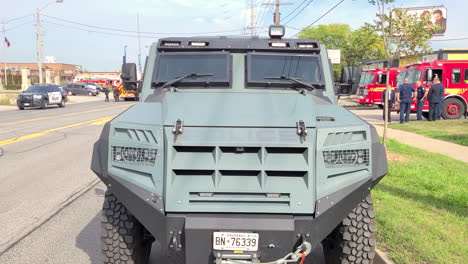 Camión-De-Vehículos-Blindados-De-Policía-Estacionado-En-Toronto,-Canadá