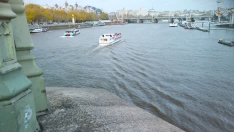 A-ship-is-sailing-on-the-River-Thames