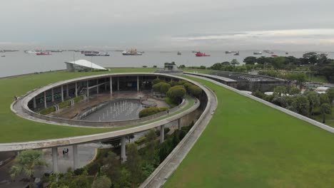 Running-along-Marina-Barrage-Drone-Shot