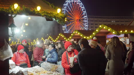 Mercado-Navideño-De-Bucarest,-Noria-E-Iluminación,-Bucarest,-Rumania