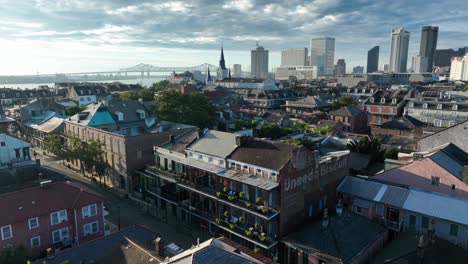 Hermoso-Horizonte-De-Nueva-Orleans-Desde-El-Barrio-Francés