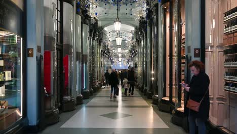 Celebración-De-Navidad-Dentro-De-La-Arcada-De-Piccadilly,-St