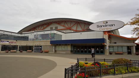 People-Walking-in-Front-of-the-Sandman-Centre-in-Downtown-Kamloops-on-an-overcast-day-in-the-autumn