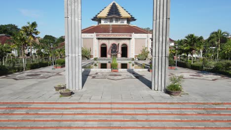 Luftaufnahme-Der-Moschee-Der-Universität-Gadjah-Mada