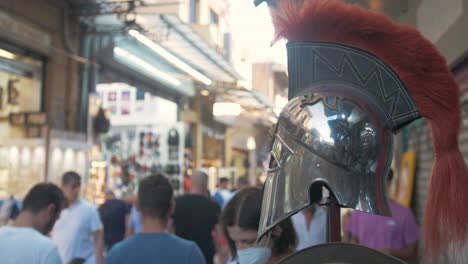 Los-Turistas-Se-Alinean-En-La-Calle-Pandrossou-En-El-Centro-De-Atenas