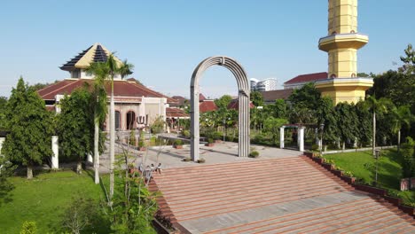 Luftaufnahme-Der-Moschee-Der-Universität-Gadjah-Mada