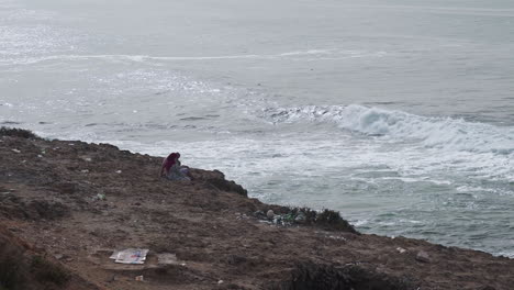 Marokkanisches-Paar-Am-Meer-In-Casablanca-Marokko