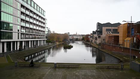 View-of-the-Regents-Canal-Walk,-London,-United-Kingdom