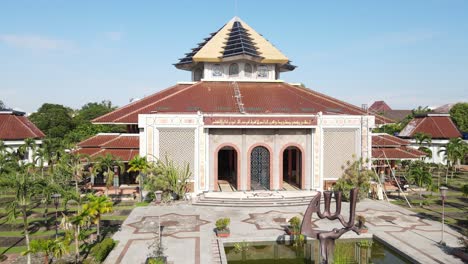 Luftaufnahme-Der-Moschee-Der-Universität-Gadjah-Mada