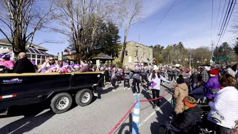 Bailarines-En-El-Blowing-Rock-Nc,-Carolina-Del-Norte-Desfile-De-Navidad