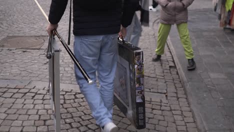 Walking-with-pool-set-in-the-center-of-Brussels