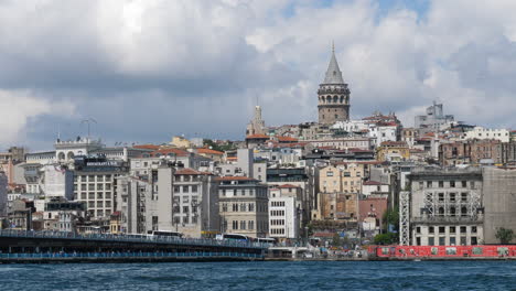 Paisaje-Urbano-Del-Bósforo-Con-Puente-De-Galata-Y-Torre-En-Estambul