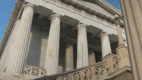 Las-Columnas-Del-Edificio-De-La-Biblioteca-Nacional-De-Atenas