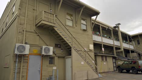 Wooden-Building-in-the-Streets-of-Downtown-Kamloops,-pan-left-shot