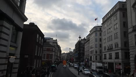 Ruta-De-Autobús-Desde-Piccadilly-Circus-Hasta-The-Ritz,-Londres,-Reino-Unido