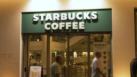 Cafetería-Starbucks-En-Atenas-Cerca-De-La-Acrópolis