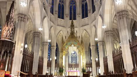 Mirando-Al-Este-Desde-La-Nave-Hacia-El-Altar-En-El-Santuario-De-San